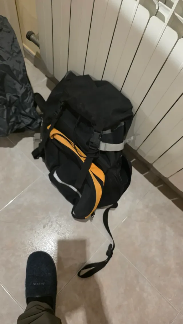 Alforjas para bicicleta negras y naranjas