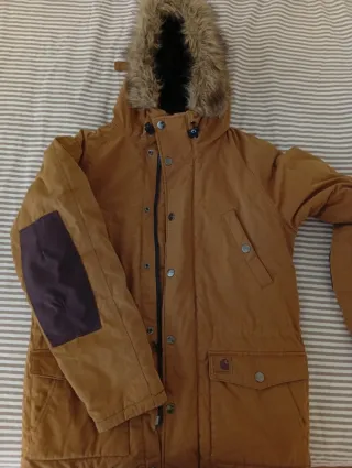 Abrigo Carhartt Marrón con Capucha