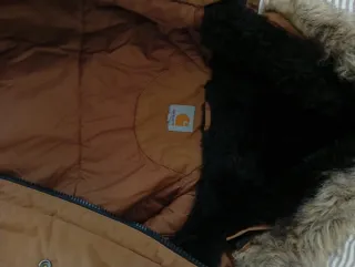 Abrigo Carhartt Marrón con Capucha