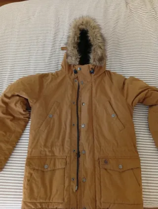 Abrigo Carhartt Marrón con Capucha