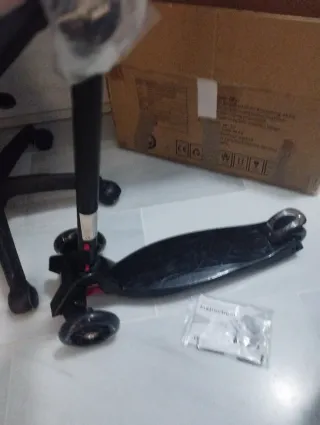 Patinete de pie con dos ruedas delanteras