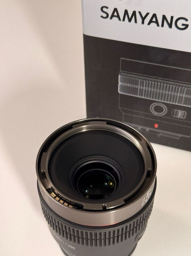 Samyang 45mm T1.9 V-AF