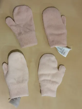 Dos pares de manoplas rosas