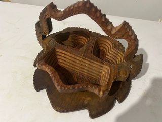 Cesto Portavivande in Legno Intagliato