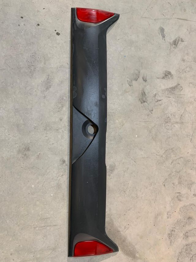 EMBELLECEDOR TRASERO NISSAN TERRANO II