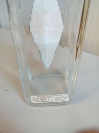 Bottiglia Gilbey's gin vuota