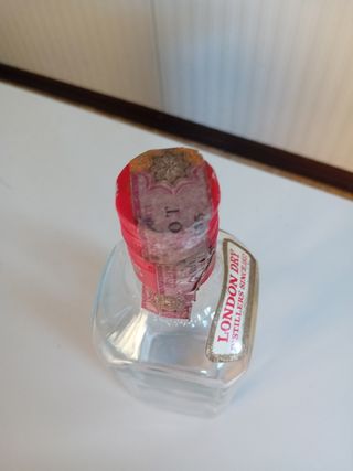 Bottiglia Gilbey's gin vuota