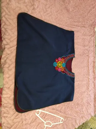Poncho Mujer Azul con Bordado Multicolor
