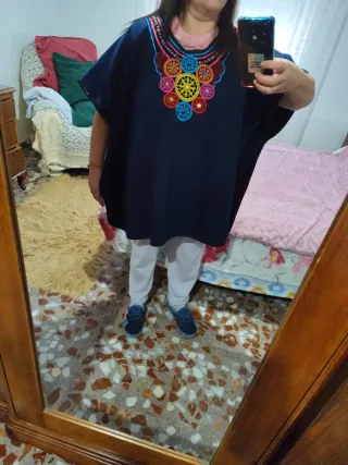 Poncho Mujer Azul con Bordado Multicolor