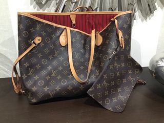 Bolso hombro LV no verdadero en buen estado