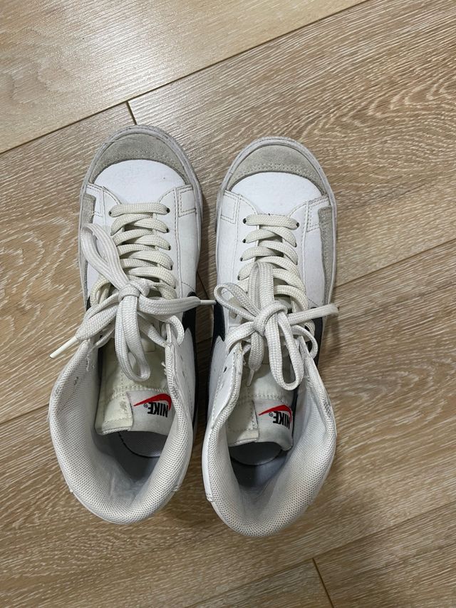 Zapatillas Nike Blancas y Grises, casi nuevas