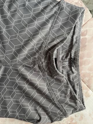 Leggings Crivit grises con estampado geométrico