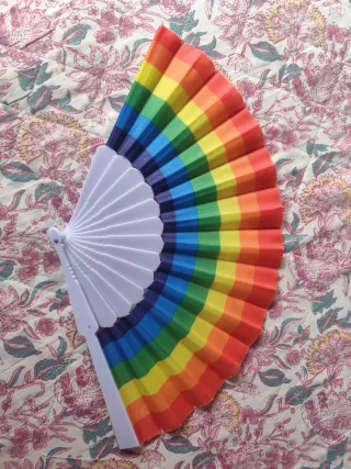 Abanico arcoíris plegable