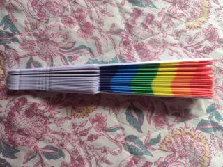 Abanico arcoíris plegable