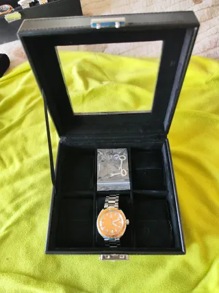 EXPOSITOR DE RELOJES