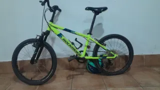 Bicicleta infantil BTWIN rosa y negra