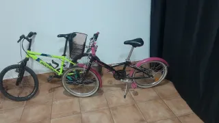Bicicleta infantil BTWIN rosa y negra