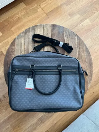 Maletín Misako portátil y documentos