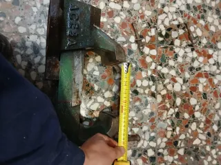 Torno de banco marca acesa