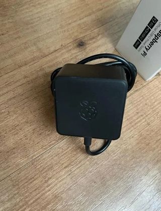 Cargador oficial 15W marca Raspberry