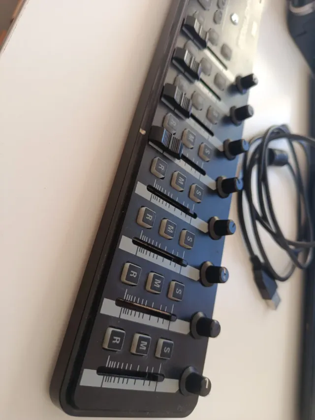 Korg nanoKONTROL 2 Controlador MIDI