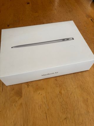MacBook Air M1 8/256 GB
