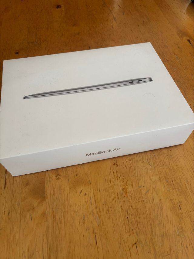 MacBook Air M1 8/256 GB