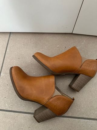 Stivaletti donna in cuoio