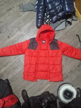 Chaqueta The North Face Roja y Negra