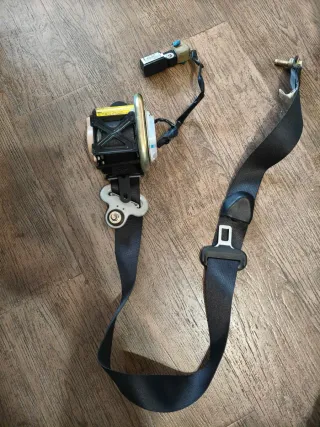 Cinturón delantero derecho Mazda 6 GG