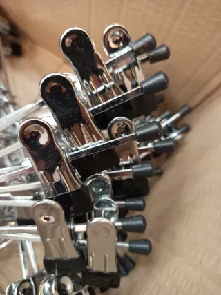 Lote 25 Perchas Metálicas con Pinzas