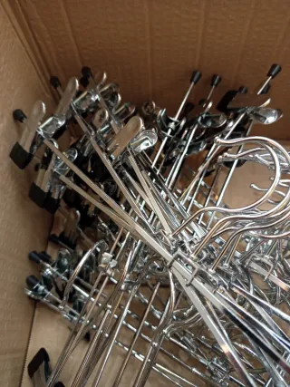 Lote 25 Perchas Metálicas con Pinzas