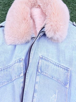 Chaqueta vaquera con pelo desmontable. nueva