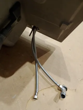 Fregadero de cocina con grifo