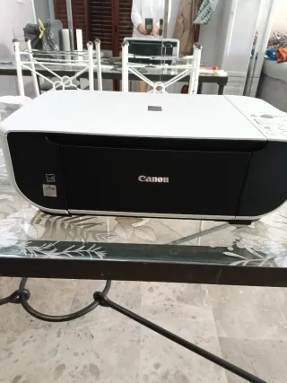 Impresora Canon Blanca y Negra