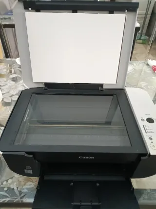 Impresora Canon Blanca y Negra