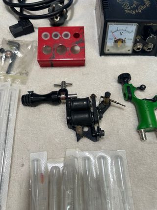 Kit de Tatuaje: Máquinas y Fuente