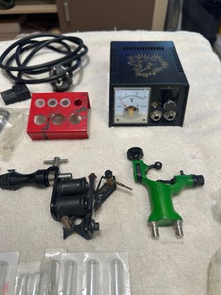 Kit de Tatuaje: Máquinas y Fuente