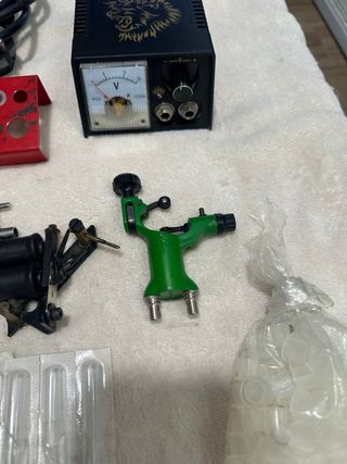 Kit de Tatuaje: Máquinas y Fuente