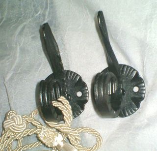 Coppia appendiabiti/fermatende ferro battuto