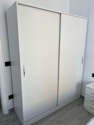 Armarios nuevos con puertas correderas 2x2M