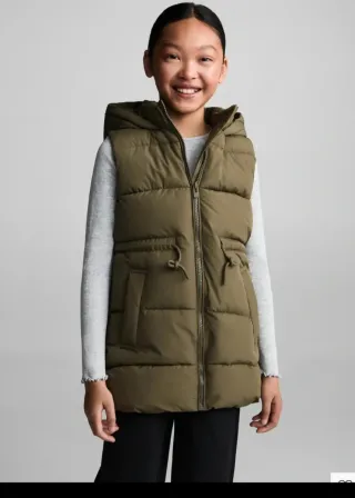 Chaleco acolchado verde con capucha talla 13/14 an