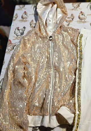Completo giacca e pantaloni dorati paillettes
