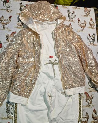 Completo giacca e pantaloni dorati paillettes