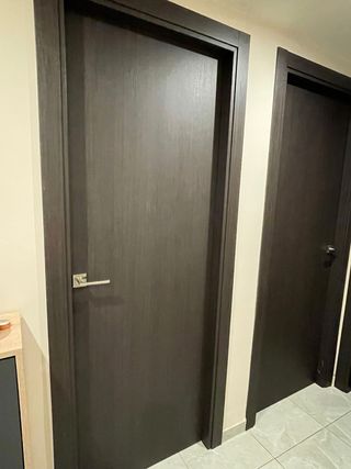 Puertas interiores madera oscura