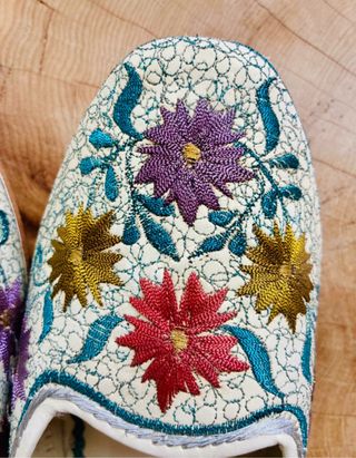 Zapatillas Zara Home flores bordadas sin estrenar
