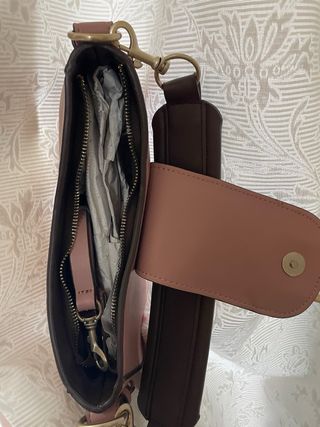 Bolso de hombro rosa y marrón