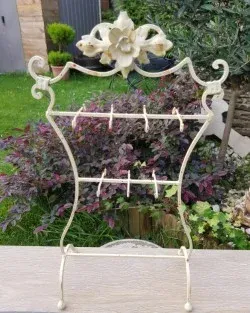 Antiguo expositor o colgador de joyas