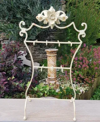 Antiguo expositor o colgador de joyas