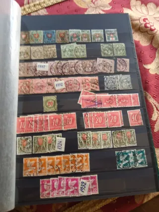 Centinaia di francobolli svizzeri